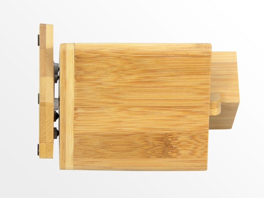 Bamboo revolving pen holder